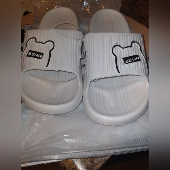 Cute bear sandals 🐻 🤍 - Picture 3 of 9